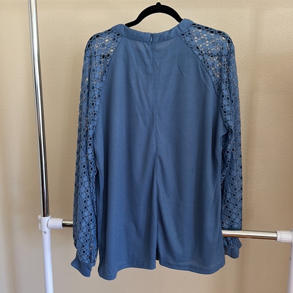 Blue woman’s long lace sleeve shirt - Picture 3 of 3